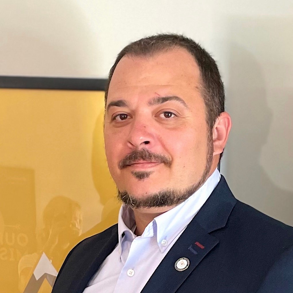 Dimitar-Dinev-2022-suit